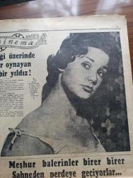 Cumhuriyet Pazar Gazetesi - 1 ağustos 1954 - arkeolog gözüyle dünyanın en zengin yeri Türkiye - renkli karikatür - akademi sergisi ve bir buluş yazan Selmi Andak - haftanın ansiklopedisi şeker - Küçük Kral çizen O. Soglow - Eğlencelik köşesi - haftanın şakaları yazan Burhan Felek - güzelliği üzerinde kumar oynayan genç bir yıldız Lila Rocco fotoğraf - Cumhuriyet İngiliz sinema dünyasında yazan Feyyaz Tokar - İngilizlerin Nadir yakışıklı artistlerinden biri Terence Morgan fotoğraf - meşhur balerinler birer birer sahneden perdeye geçiyorlar - Thilda Tamar karakaşlı sarışın rolünde Fotoğrafı - Mata Harinin ikinci dünya harbinde casusluk eden kızı Bando'nun hayatını canlandıran meşhur balerin Ludmilla Tcherina fotoğraf - Ev Kadın Moda - bir nebze kokunun beşbin yıllık tarihi Yazan Zeynel Akkoç - hikaye son müdafaa çeviren Vahdet Gültekin - nehir körlüğü - havacılıkta yeni hamleler uçakla helikopter arasında cetin bir yarış başladı - hemşehriler cemiyeti'nin kilyos gezisine katılanlar foto