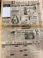 TAN GAZETESİ DOĞUM GÜNÜ HEDİYESİ - 15 EKİM 1993 - TAM TAKIM 8 SAYFADIR - Papandreu-Liani-Erdal Çetin-Şerife Hanım-Mahmut Alınak-Samras Sökmen-Yağmur San-Hülya Mutlu-Melek San-Havva Kopan-Anizar-Berrin Tuncel-Uğur-Ünal-Yüksel Akkan-Bill Cash-Gülben Ergen-Enis Ayyıldız-Danny Kaye-Marianna Fats-Teğmen Ali-Arzu-Melis Fırat-Güzin Abla-Haldun Sevel-Kenan Aydın-Aysu Tansu-Yose Mija Rioca-Yaşar Hoca-Papandreu karısı Liani’yi özel kalem müdürü yaptı-Fuhuş şebekesi yakalandı-Emrinde 12 bin kişi var-Lig alt üst olacak-Cim Bom’un nefesi Kocaeli’nin ensesinde-Kartal Ajax niyetine-Olmak ya da olmamak-Yaşam süresini uzatmak insanın kendi elindedir-Sevgilisini sekreterim diyerek Meclis’e soktu-Aşka bak aşk-Teğmen Ali kovuldu-Temizlik merakı Arzu’ya çok pahalıya mal oldu-Melis’e süper hediye-Her mutfağa el mikseri-Özel korumalar kuş uçurtmuyor-Ustura Kemal Ya İstiklal Ya İstiklal-Haldun Sevel