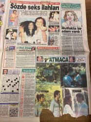 TAN GAZETESİ DOĞUM GÜNÜ HEDİYESİ - 16 MAYIS 1991 - 4 SAYFADIR -Mehmet-Süreyya Hanım-Kemal Özugür-Zafer Çalduğlu-Süleyman Yılmaz-Güner Demirci-Melek Eski-Serpil Boylu-Aytekin-Rıdvan Dilmen-Metin Aşık-Mustafa-Demir Atmaca-Erdal Akşit-Gordon Milne-Burhan Aytekin-Yılmaz Özgür-Ece Atmaca-Evren-Sinay Sinyor-Ayşe Güler  Memurun dramı-Özal jet gibi-Namus cinayeti-Kültürel farklılık yüzünden boşandılar-Kantarin topu-Çocuk oyuncacı değil-Bayan bankerin tahliye sevinci-Cep ekonomisi-Zarar ettirilen kârlı dev mağaza-Kutsal gece-Sözde seks ilahları-Mutfakta bir adam vardı-Yönetim istifa etmeli-Şampiyon olamazsak futbolu bırakmam-Tofaş Kolej-Mehmet’in oynaması şüpheli-Aman Mustafa dikkat  Karikatür: Tıp-Varsa olay çizmek kolay-Çizen: Or