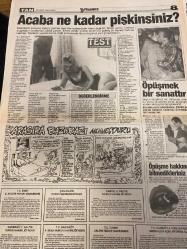 TAN GAZETESİ DOĞUM GÜNÜ HEDİYESİ - 28 NİSAN 1996 - TAM TAKIM 8 SAYFADIR -Şenay Dorsay-Ayşenur Şeyler-Mine Çayıröğlu-Seçil Kılıç-Venüs-Mehmet Duru-Mehmet Nuri Yılmaz-Tansu Çiller-Emin Kul-Bülent Ecevit-Ahmet Olcay-Şahin Polat-Şükrü Kızılot-Ruşen Atik-Güzelimiz Şenay Dorsay-Högh-Van Gobel-Souness-Moshoeu-Sergen-Orhan Yüce-Ertuğrul-Rıdvan Dilmen-Metin Aşık  Gariplerin yüzü güldü-Güzelimizi uğurladık-Alamadığı koçu çaldı-Kesik kolun diyeti 5 milyar-Tiryakiler dikkat! 3 bin dolan kapanana 4 gün kaldı-İyi bayramlar-İşte bayram şekeriniz-Högh Fener’de kalacak-Moshoeu her takıma mavi boncuk dağıtıyor-Karakartallara Ertuğrul morali-Fakir fukarayı sevindirin-Bayramda hayat oh ne rahat-SSK acil servislik-Çiller’den ev savunması-Ecevit’e göre Anayol uyumsuz-Dikkat kalbin tekliyorsa kebap yerine haşlama ye-Yalnız yaşamak sanattır-Bekarlık sultanlıktır-Erkek kokusu başımı döndürmüştü-Acaba ne kadar pişkinsiniz-Öpüşmek bir sanattır-Öpüşme hakkını bilmedikleriniz  Karikatür: Arasıra Bazı Bazı-Çizen: M
