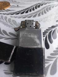 Zippo  Orjinal Üretim tarihi ve serisi  var.Sertifika yok.1970 li yıllar Benzin konulursa yanar.