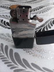 Zippo  Orjinal Üretim tarihi ve serisi  var.Sertifika yok.1970 li yıllar Benzin konulursa yanar.