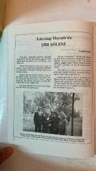 ANA KÜLTÜR SANAT, ŞİİR DERGİSİ - TEMMUZ 1993 SAYI: 207  HİKMET ÇELİK – TÜLAY KESER – HANİFE TOK – MEHMET ALPAY – GÜLSER BAL – AYNUR UĞUR ÖDEMİŞ – VILDAN BERBER – KAYA KAYAÇELEBİ – NIHAYET AĞÇAY – MÜNEVVER ERİLMEZ – AHMET GEÇGEL – ÜLKÜ EŞKİNAT – NEVRA ÇAĞLAYAN – AHMET EROL CİHAN – AYTÜL DİNLER – FATMA ONUR – SAVAŞ GÜR – ALİ YAYLAGÜL – EROL ELMAS – GÖKHAN İPEK – ERCAN AKBAY – LATİF KARAGÖZ – NİLÜFER YAMANLICA – MEHMET POYRAZ – HÜLYA ŞENKUL – MELİH ÖZER – SERAP SAKARYA – HÜSEYİN ÇETİNKAYA – ERHAN KULA – ÖZEN ATACAN – OYA ŞAKAR  ŞAİRLER YAŞLANMAZ – PÜF NOKTASI – ŞAİRLİĞİN ŞANI – ŞİİR VE NESİR – OKURSUZ ŞAİRLER – TASAVVUF SOHBETLERİ: AĞUSTOS BÖCEĞİNİN TÜRKÜSÜ – MURATLI ŞİİR ETKİNLİĞİ – TOR- TAM TAKIM  36 SAYFA