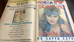 MİLLİYET OSCAR MAGAZİN TV DERGİSİ - SAYI: 74 - 5/11 MART 1994 - EN BÜYÜK TARAFSIZ TELEVİZYON MAGAZİN SİNEMA DERGİSİ-48 SAYFA EKSTRA PROGRAM DERGİSİ İÇİNDE-TEMEL İLE FADİME EVLENDİ-FULYA'YA TEKLIF-ÖZLEM'IN DÖVMESI-İŞTE PAPARAZZI MELEKLERİ-ÖZLEM SAVAŞ-SİBEL TURNAGÖL-İDİL ÇELİKER-DİDEM UZER-İLKAY TUNA-AYDAN BURHAN-ERKAN CAN-EMİR TURAM-KANLI PROGRAMLARDAN ÇOCUKLARI KORUYUN-YASEMIN ÖZDEMIR-SANAT TUTKUNU-KORHAN ABAY-İLHAN İREM-KIBRISA YERLEŞİYOR-DOSTLAR BULUŞTU-HÜLYA KOÇYİĞİT-İZZET GÜNAY-ŞABAN'IN GÖZDELERİ-KEMAL SUNAL-ŞEBNEM ŞEBEK-ÖZGE ÖZBERK-ŞİDDET YILI-SHARON STONE-BEETHOVEN BABA OLDU-JULIA MUTSUZ-JULIA ROBERTS-JOAN SEVERENCE-JOAN JET GİBİ-EN ÇAPKIN ERKEK-AFRİKA MACERASI-VICTOR CAMARA-STAR'DA SÜPRİZ DİZİ-GÖKHAN GELİYOR-GÖKHAN KIRDAR-TURNE HEYECANI-MUHTEŞEM KADİR-KADİR TAPUCU - 80 SAYFA