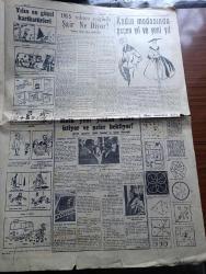 Cumhuriyet Yılbaşı gazetesi - 1 Ocak 1955 - 1955 yılı Yazan Vala Nureddin - eski yılbaşılar yazan Ercüment Ekrem Talu - benim ilk yılbaşım yazan Yaşar Kemal - Prof. Nimbüs'ün yılbaşı tebriki karikatür - Bir yılbaşı gecesi itirafı yazan Fahri Celal - yeni falcılara göre bu sene neler olacak yazan Kazım Kip - Bir yılbaşı gecesi yazan Burhan Felek - zihin sporları - 1954'teki kayıplarımız ve ölen dünya şöhretleri - Orgeneral Şükrü Kanatlı İsmail Habib Sevük Abidin Daver Sait Faik Abasıyanık Perihan Yanal Fotoğraf - yılın en güzel karikatürleri - 1955 yılının eşiğinde şair ne diyor yazan Baki Süha Ediboğlu - kadın modasında geçen yıl ve yeni yıl - halk yeni yıldan neler istiyor ve neler bekliyor Anketi yapanlar Haluk Durukal ve Şahap Balcıoğlu - Cumhuriyet 1955 takvimi  - görüşünüz kuvvetli mi - bilmeceler bulmacalar - Nakiye Elgün Vichinsky Profesör Sadreddin Celal Antel fotoğraf