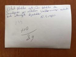 VAKKO'NUN KURUCUSU VİTALİ HAKKO'NUN ORİJİNAL AJANS-BASIN FOTOĞRAFI - 18 x 12 cm EBADINDA - VİTALİ HAKKO, SUADİYE'DE AÇTIKLARI VAKKO MAĞAZASININ AÇILIŞINDA OĞLU CEM HAKKO'YLA BİRLİKTE ÇİÇEKLERİ DİZERKEN ÇEKİLMİŞ BİR KARE, 1985