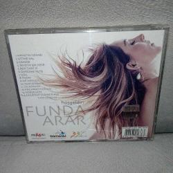 Cd Funda Arar Hoşgeldin Albümü. Orijinal. Dinlemeyi etkilemeyen çizikler var. Sorunsuz çalışıyor..