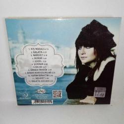 CD Sibel Can Galata albümü. dinlemeyi etkilemeyen çizikler var. Orijinal. Sorunsuz çalışıyor.