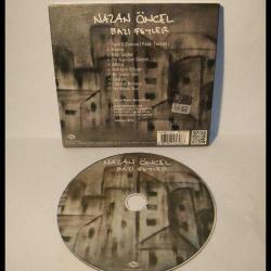 CD Nazan Öncel Bazı Şeyler Albümü. Dinlemeyi etkilemeyen çizikler var. Orijinal. Sorunsuz çalışıyor.