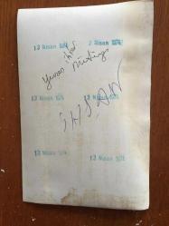 13 Nisan 1974-KIBRIS BARIŞ HAREKATI DÖNEMİNDEN ORİJİNAL AJANS-BASIN  FOTOĞRAF  - 18 x 12 cm EBADINDA - İSTANBUL ÜNİVERSİTESİ BEYAZIT KAMPÜSÜ ÖNÜNDE YAPILAN ''YUNANİSTAN'A İHTAR MİTİNGİ''NDEN BİR KARE, 1974 (AÇIKLAMAYI OKUYUNUZ)