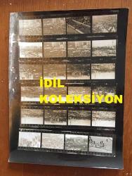 13 Nisan 1974-KIBRIS BARIŞ HAREKATI DÖNEMİNDEN ORİJİNAL AJANS-BASIN  BÜYÜK BOY FOTOĞRAF  - 24 x 18 cm EBADINDA - İSTANBUL ÜNİVERSİTESİ BEYAZIT KAMPÜSÜ ÖNÜNDE YAPILAN ''YUNANİSTAN'A İHTAR MİTİNGİ''NDEN BİR KARE, 1974 (AÇIKLAMAYI OKUYUNUZ) - TEK FOTOĞRAFTA HER BİRİ 4 x 3 cm EBADINDA 24 FARKLI MİNİ BOY KARE