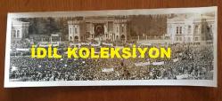 13 Nisan 1974-KIBRIS BARIŞ HAREKATI DÖNEMİNDEN ORİJİNAL AJANS-BASIN  2'Lİ FOTOĞRAF SETİ  - 24 x 9 cm EBADINDA - İSTANBUL ÜNİVERSİTESİ BEYAZIT KAMPÜSÜ ÖNÜNDE YAPILAN ''YUNANİSTAN'A İHTAR MİTİNGİ''NDEN BİR KARE, 1974
