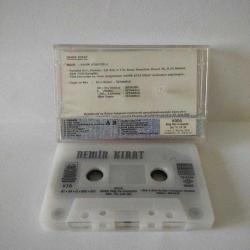 Kaset Demir Kırat, Fahir Atakoğlu. Kartonette yazı var.