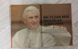 HAFTALIK HABER DERGİSİ - SAYI: 191 - 30 KASIM - 6 ARALIK 2006 - 96 SAYFA - TÜRKİYE TREND HARİTASI 2006 - SELAHATTİN DUMAN’LA DÜNYA TAVLA ŞAMPİYONU ARASINDAKİ BÜYÜK DÜELLO - MEŞHUR TÜRK BULUŞLARI - SUYLA ÇALIŞAN OTOMOBİL - ZAKKUMLU KANSER İLACI - 83 YAŞINDAKİ KADIN ŞEYH - HAC DÜZENLİYOR, NİKAH KIYIYOR, MÜRİTLERİNİ EŞLERİNDEN AYIRIYOR, ADINA PARA BASTIRIYOR - BÜLENT ÇORAK’IN SIRLARI - KATIE HOLMES MODERN PAMUK PRENSES - DERİN AVUKAT - SANATÇININ SATIŞ GARANTİSİ YOK - EĞİTİM CİDDİ BİR TERÖRDÜR OKAY GÖNENSİN - AYŞENUR ASLAN - SELAHATTİN DUMAN - DENİZ ÜNALDI - EMEL LAKŞE - BİLAL ÇETİN - SEDAT SERTOĞLU - BARIŞ TUT - KUTLUKHAN PERKER - KATIE HOLMES - BÜLENT ÇORAK - ERCAN ARIKLI - SERDAR MUTLU - NÜKET MUTLU - ÖZGÜR YİCİ - ONUR YILDIRIM - YEŞİM ERGİN - HAKAN TURPCU - KUTLU ESENDEMİR - ALİ KEMAL ERDEM - OZAN ÖZHAN - GÖKHAN YILMAZ - GÖKÇE GÜVEN - SELİN ONGUN - TUĞÇE TATARI - HÜSEYİN USTAOĞLU - FERHAT ÜNLÜ - OYA PAKER - SERDAR ŞENGÜLER - HARUN YÜCEL - AHMET GÜNDOĞMUŞ - M. KUTLUKHAN PERKER - DİNÇER