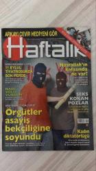 HAFTALIK HABER DERGİSİ – SAYI: 173 – 28 TEMMUZ–3 AĞUSTOS 2006 – 96 SAYFA – BÜYÜK İSTANBUL DEPREMİ FİLM OLUYOR – 11 EYLÜL TİYATROSUNDA SON PERDE: PENTAGON GÖRÜNTÜLERİ FOTOMONTAJ MI? – NASIL VURGUN YAPTIM: SANAL BAHİSİN PERDE ARKASI – YASA DIŞI ÖRGÜTLERİN ASAYİŞ BEKÇİLİĞİ – NASRALLAH’IN KAFASINDA NE VAR? – SEKS KOKAN POZLAR: ÜNLÜ KADINLARIN EN CESUR KARELERİ – KADIN DİKTATÖRLÜĞÜ: M. ŞEVKET EYGI’DEN BEKARLIK VE İSLAMCI ESTETİK – PAMİR VE NERMİN BEZMEN’İN KANSERİ YENEN AŞK HİKÂYESİ – SULUKULE’DE KENTSEL DÖNÜŞÜM TARTIŞMASI – DOĞAL FELAKETLERİN İÇİNDE YAŞAMAK: PHOTO DERGİSİNDEN ÖDÜLLÜ KARELER – KIŞKIRTICI POZLAR: NİHAT ODABAŞI’YLA FOTOĞRAF SANATI – ANKARA CİNAYETİ DOSYASI: BEŞ MERMİ, BİR VALİ, İKİ MAHKUM – KORSAN FESTİVALLER: BELEDİYELERİN YENİ YÜZÜ – SİYASET – YAŞAM – KÜLTÜR – TELEVİZYON – RÖPORTAJ – SPOR – EKONOMİ – MÜZİK – SİNEMA – KİTAP – ASTROLOJİ – MODA – BULMACA – YAŞAM DESTEK ÜNİTESİ – YÜKSEK İRTİFA – ANKARA SARRAFI – FEŞİN Tİ Vİ – FAL – SELAHATTİN DUMAN – DITA BANNA – PAMİR BEZMEN –