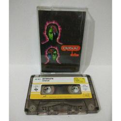 Kaset Erasure chorus. Kasette yazı var.