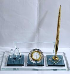 KRİSTAL CAMDAN SAATLİ VE KALEMLİ MASA SÜMENİ