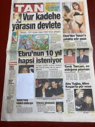TAN GAZETESİ DOĞUM GÜNÜ HEDİYESİ - 25 ŞUBAT 1997 - TAM TAKIM 12 SAYFADIR -Ebru Gündeş-Tarık Tarcan-Ahu Tuğba-Mine Koşan-Romen Paula-Tansu Çiller-Eleni-Tanju Çolak-Pınar Tezcan-Adnan Hocacı-Emin-Aydın Yılmaz-Zeynep-Yılmaz-Cem Davran-Melis-Ali Kocatepe-Nil Ünal-Mustafa Alpdoğan-Niran Ünsal-Nurseli İdiz-Aydın Menderes-Önder Açıkalın-Rasim Kara-Sergen Yalçın-Samuel Şimşek-Veselinović-Griffin-Çevik Bir-Tansu Çiller-Sinem Sultan-Eleni-Dünyayı gezdi-Vur kadehe yarasın devlete-Ebru’nun 10 yıl hapsi isteniyor-Tarık Tarcan ev aldığına pişman-Ahu Tuğba Mine Koşan’la pür neşe-Romen Paula küpünü dolduruyor-Ordumuz güvencemiz-İstanbul’un taşı toprağı Sivaslı-Zengini buldu mesleği unuttu-Cem’inkini Cem kaptı-Erkeğe bir saatte dişiliğimi gösteririm-Dağda şanssızlık-Susurluk klip oldu-Prizma’dan süzülenler-Gül’ün sürprizi-Kahkahaya buyurun-Kafama uygun biri yok-Geleceğini garantiledi-Namusumla kazanıyorum-Cim-Bom’da zirve keyfi-Fener’de mesai başladı-Kartal’ı durdurmak çok zor-İthal buğday zammı frenle