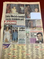 TAN GAZETESİ DOĞUM GÜNÜ HEDİYESİ - 23 EYLÜL 1992 - TAM TAKIM 10 SAYFADIR -Mesut Yılmaz-Bülent Ecevit-Tansu Çiller-Bahri Tanju-Coşkun Göğen-Sabriye-Mustafa-Gülnur Pınarbaşı-Güce Yükseke-Tuncay Yalın-Teoman Aytık-Gülay Pınarbaşı-Fadil Öz-Sedat Güven-Mehmet Berent-Yasemin-Kenan Özbek-Piontek-Bako-Neşe Erberk-Metin Tekin-Nazmi Kıraç-Kylie Minogue-Jason Donovan-Farah Yurdözü-Seyyal Taner-Nazmi Kıraç-Clint Eastwood-Nan Mahluz-Tamanna Cole-John Chang-Johan Gunohöner-Yargıtay’a göre kamu hizmeti veren kuruluşlar hizmet keserek ceza verme yetkisine sahip değil-Elektrik su ve telefon borçtan kesilmeyecek-Yılmaz’dan Baba’ya Aciz bohçanı topla-Vestel televizyon tüpünde garanti 5 yıla çıkıyor-O adam kıcına don alsın önce-En erotik program Show TV’de-Star kıyma makinası-Sabriye’yi Mustafa keseledi kocası resimlerini çekti-İşte yılın aşkı-Aspirin artık burnundan alınacak-Azeri kesecek-İçinden Yaşar geçen fotoroman-Fahişe baskını-Gösterin kendinizi-Göteborg’a ben yeterim-Mastürbasyon yalnız elle yapıl