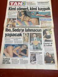 TAN GAZETESİ DOĞUM GÜNÜ HEDİYESİ - 28 HAZİRAN 1996 - TAM TAKIM 12 SAYFADIR -Ali Şen-Ali Aydın-Mehmet Duru-Hasan Dalıcı-Sevda Demirel-Hülya Işıl-İbrahim Tatlıses-Seda Sayan-Hasan Can-Seçil Kılıç-Ahmet Kaya-Gülden Kaya-Halime Sert-Sibel Can-Nükhet Duru-Deniz Ersoy-Mustafa Keser-Mine Koşan-Zeki Türe-Eva Herzigova-Tico Torres-Necdet Evlice-Bülent Ecevit-Şahin Alpay-Ahmet Abi-Narçin Ertüren Çek bir bira Fener olsun-Aşka geldi basıldı-Aman kebap olmayın-Bayrak inmez-Kimi cömert kimi kaypak-İbo Seda’yı lahmacun yapacak-Lorissa bizden biri oldu-Çamur at izi kalsın-Emoş’un adresi değişti-Sarışın’la Esmer büyüleyecek-Yonca’nın Çıtır Kızları-Az uyuyan daha başarılı oluyor-Eva tokmakçısını yanında getiriyor-Meclis’te seçim hazırlığı-Vatandaş bayrağına sahip çıkıyor-Zammın adını koyamadılar-AB sözünü tutmadı-Keyifli seksin 10 altın kuralı-Gözlerini dansçı kızdan ayıramıyordu Makas-Gecenin Terörü-Kanca-Rızkı-Gündoğdu-Saklambaç-Magazin Forever-Piyangola-Jale’den Sevgilerle Dan O’Neill