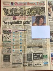 TAN GAZETESİ DOĞUM GÜNÜ HEDİYESİ - 25 AĞUSTOS 1992 - 4 SAYFADIR -Emin Çölaşan-Süleyman Demirel-Hülya Avşar-Efes Otel-Yonca Evcimik-Haldun Sevel-Ercan Sunay-Teoman Ayık-Gülay Pınarbaşı-Fadıl Öz-Gül Ebre-Burcu Burç-Nur İlhan-Nuri Karan-Asuhan-Nurettin Sözen-Lütfiye Karan-Mustafa Gökgöz-Ahmet Aydın-Mehmet Baran İktidar uckuru çözdü-Kaldırın lirayı olsun bitsin-Hülya fuara hazır-Kadın ömrünü mutfakta çürütüyor-Kahkaha fırtınası başladı-Yonca kim takar TRT’yi-Banyoyu birlikte yaptık-Bazıları Yaşar sever-Oto hırsızı otomobili nasıl çalar-Nurettin’in renk zevkine hayranım-Asuhan yazlık mayolarını belediyecilere seçtirmiş-Kedi ham dedi yuttu-Minik farenin sonu Toplumun ahlakını koruyoruz diyenler her haltı yiyor-Hükümete bir uyarı daha-Yarın süper çarşambayı kaçırmayın-Çankaya’nın ruh sağlığı bozuluyor-İzmirli bakkala 20 milyar borçlu-Bu fotomodelin keşke ben de olsaydım demişti-Kraliçe olacağım dedi-Beni milyonlar seviyor-Ölümün sıcak yüzü-Ustura Kemal-Yalnız asker-Merhaba kızlar-Yaşamayı sev
