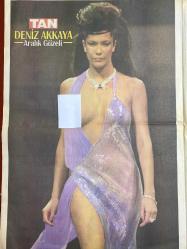 TAN GAZETESİ DOĞUM GÜNÜ HEDİYESİ - 25 - 28 KASIM 2005 - TAM TAKIM 8 SAYFADIR - DENİZ AKKAYA TAM SAYFA POSTERİ -Deniz Akkaya-Murat Aslan-Mehmet Yıldırım-Hülya Avşar-Mahmut Kaya-Debla Lafave-Alessandra Ambrosio-Mustafa Erdoğan-Nihat Doğan-Aysun Kayacı-Pınar Altuğ-Constantza Ferlani-Ahmet Şimşek-Angelina Jolie-David Beckham-Charlize Theron-Tom Selleck-Anne Robinson-Jodie Foster-Sisi Hırçın kız-AIDS paniği-Balıkesirli Kazanova-Ortadoğu’da Viagra patlaması-Kendini adadı-İşte en seksi Pirelli kızları-Hapisten kurtuldu-Aldatıldı-Erkek neden ihanet eder-Erkekler konuşmuyor-Kusurlu eşe tazminat yok-İtalyan erkeklerin tecavüz yorumu-Öfke baldan tatlıdır-Erkek dediğin hazır kıta olur-Çapkınlar daha verimli-Kadınlar da çapkın-Bu kadar zengin miyiz-Marjinallerin evlilik tercihleri-Terkedildi Dayak olayında Deniz Akkaya’ya ikinci darbe-Son günlerin en popüler ismi Deniz Akkaya’nın süper tam sayfa posteri içerde-AIDS sosyetede panik yarattı-Annye bak-Hamile kadın rüşvet kapacak-Temiz iş-Rus mafyası