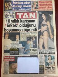 TAN GAZETESİ DOĞUM GÜNÜ HEDİYESİ - 9 EKİM 1994 - TAM TAKIM 8 SAYFADIR -Süleyman Demirel-Sakıp Ağa-Seda Sayan-Ali Bektaş-Oya Gamsızoğlu-Melike Demirağ-Türkan Şoray-Morton-Manserini-Ahmet Çalganoğlu-Tunc Özgen-Bilal Çeliktaş-Aysu Abla-M.K.-King Yaşar-Gönül-Ayşe Atılgan-Buse Ateş-Yağmur-Fiko-Pervin Telçin-İnsan Eser-Dilruba-Suna Uysal-Alo Evlilik-Emerson-Bahattin Atak 10 yıllık karısının erkek olduğunu boşanınca öğrendi-Parmak emen kolay aldatıyor-Ablasının kuzusu-Filipinler’den inci ithal ettik-Taraftara selam dostluğa devam-Ruhunuzu dans ederek dinlendirin-Evlilik uğruna 3.5 trilyondan oldu-Tekerlek merakı-Türkan Sultan altın portakalı dörteledi-Alabalık güzeli Ali-Besteciydi şarkıcı oldu-Fenerbahçe vitamin küpü-Pingel sorun oldu-Varsa yoksa basketçi-Çamurla gelen güzellik-Saldırıya uğradı-Akıldan hiç çıkmıyor-Anüs çevresindeki kaşıntı- Dişi savaşçı Ceylan-Her şey intikam için-karikatür-Bahattin Atak çizgi dizisi-Bizimkiler tekrar aramızda-Süper Pazar’da mega sanatçılar-Günün maçları-Va