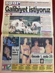 TAN GAZETESİ DOĞUM GÜNÜ HEDİYESİ - 15 MAYIS 1993 - TAM TAKIM 8 SAYFADIR -Kemal Yamak-Süleyman Demirel-Sümer Oral-Arnold Schwarzenegger-Maria Shriver-Leydi Diana-Prens Charles-James Hewitt-Lady Di-Aysu Abla-King Yaşar-Ramazan Kalkan-Fatih Terim-Orhan-Hakan-Saffet-İlker-Muhterem Kadromuz-Gönül-Hrisantos-Halidun Sevel-Rone Hayman-Ronan Fick-Alan Baxter-Thomas LaMance Paşa Köşk’te petrol buldu-Beni lütfen bu atsineği gibi heriften kurtarın hakim bey-Ben de köylüyüm-Sümer Oral vergi toplama rekoru kırdı-Köpeklerin bile artık özel kuyumcusu var-Korkudan dudakları uçukladı-3 çocuk annesi polise eroin satmaya kalktı-Galibiyet istiyoruz-Terim garanti verdi-Fener’in millileri huzursuz-O kocaman bir devdi minik bir kadını sevdi-Leydi Di sayesinde hemen köşe oldu-Gurbetçiler onu el üstünde tutuyor-Göğüsleri beni tahrik etti-Akciğerinizi kontrol ettirin-Ne bulsalar çalıyorlar-Bu ne sevgi ah-Bir ortak arıyor-Polisin destanı-Efes Light serin ferah hafif bir rüzgâr Süper cumartesi sizi fena saracak-Ba