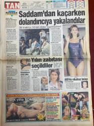 TAN GAZETESİ DOĞUM GÜNÜ HEDİYESİ - 9 AĞUSTOS 1997 - TAM TAKIM 8 SAYFADIR -Tarkan-Hüsnü-Gülay Katırcıoğlu-Mehmet-Yasemin-Elçin-Geredeli-Elife-Teslime Tablacı-Fatih Terim-Gerson-Barış-Naim-Hasan Türköz-John Toshack-Oktay-Leetchkov-B.Hakan-Uche-Okocha-Zehra Tekin-Kübra Gaye Yalman-Hülya Müftü-Yalçın Güneş-Ali Bektan-Demet Şener-Burak Kut-Saddam-Nalan Güven-İbrahim Tezel-Aysu Abla-King Yaşar-Torikeido Tiia-Suura Uysal-Hayrettin Birşey-Fatoş Seksi uzat zevki tat-Hüsnü harem kurdu-Vermedik bir şapkam kaldı-Mehmet bileğine kuvvet-Patlıcanımızın tadı damağına yapıştı-Fosur fosur içiyoruz-Rambo’nun pestili çıktı-İngrid’e koca yok mu-Yasemin dilli erkek seviyor-Gerdekte apandisiti patladı-Terim sıkıntılı-Gece gündüz seks yapsam doymam-Saddam’dan kaçarken dolandırıcıya yakalandılar-Yılın zabıtası seçildiler-ABD’de nikahsız balay-Afşar olayları-Çingene örgütlendi-Sekse uzat zevki tat-Erkek ölünceye kadar sperm üretir-Her şey derste oldu-Dur gelme beni bekle Erken boşalma sizin de kâbusunuz mu?-Kad