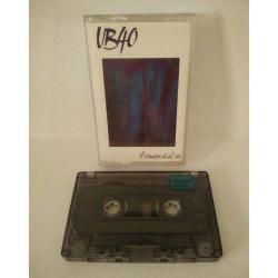 Kaset Ub40 promises and lies albümü. Kartonette yıpranma var