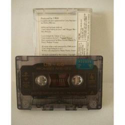 Kaset Ub40 promises and lies albümü. Kartonette yıpranma var