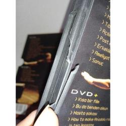 DVD Cem Yılmaz, CMYLMZ gösteri 2 disk. Sorunsuz çalışıyor. Dvd kutusunda kırık var.