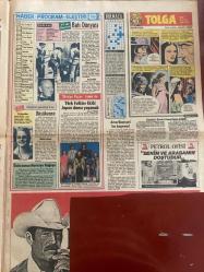 TAN GAZETESİ DOĞUM GÜNÜ HEDİYESİ - 2 MART 1986 - TAM TAKIM 8 SAYFADIR -Anthony Quinn-Türkan Şoray-Hülya Koçyiğit-Gülşen Bubikoğlu-Hülya Avşar-Sevtap Parman-Neşe Aksoy-Selvi Güzel-Çağlayan Güzel-Yalçın Özmen-Ahmet Aydınlı-Nami Dilbaz-Mümin Sertbaş-Bahar Otan-Güngör Bayrak-Sevtap Parman-Burhan Damcıoğlu-Nurhan Damcıoğlu-Bahar Özkan-Küçük Emrah-Ümit Fırat-Erdoğan Abdurrahim-İlhan Namlı-Ömer Güvenç-Yusuf Namlıoğlu-Tanju Domacı-Hakan Balamir-Muzaffer Tema-Nazmiye Şen-Murat Alpay-Suat Özkan-Olof Palme-Bayan Palme-Murat Kemal-Turgut Özal-Süleyman Demirel-Oktay Apaydın-Elton John-Hasan Kaçan-Ferhan Güler-Necdet Akın-Gülün Abla Anthony Quinn ile kim oynasın-Hain Maksut mart kedisi gibi azdı-Kürkü bornozu bırak sen içindekine bak-Hain Maksut Demir nişanlısını kaçırmak isterken yakalandı-İmparator büyük kumar oynuyor-Kazandığı parayı kiraya yatırıyor-Bir manyak barışa kurşun sıktı-Ezeli rekabette futbolda yok gol de yok-Kürkler cepleri mankenler kalpleri yaktı-Kış ortasında kış defilesi-Kış ortas