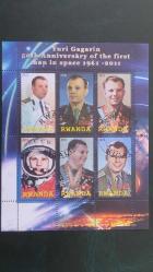 2011 YILI RWANDA YURİ GAGARİN RUS KOZMONOT İLK GÜN  GÖBEK DAMGALI BLOK   ŞARNİYERSİZ