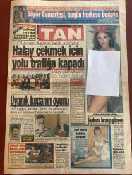 TAN GAZETESİ DOĞUM GÜNÜ HEDİYESİ - 10 EYLÜL 1994 - TAM TAKIM 8 SAYFADIR -Azimet-Uyank Mahmut-Ey Sabahattin-Doğan Ertan-Mert-Nur Çağla-Kaddafi-Emel Erdem-Yasemin Güzide-Mine İklis-Aljan-Şermin Sezginler-Suzy-Suay-Paul McCartney-Linda McCartney-Roger Moore-Luisa Moore-Ocal Burç-Coşkun Sabah-Nur Ertürk-Nazan Öncel-Dr. Bilal-Vedat Danacı-Bülent Yazucu-Ayhan Ates-Ateş Böceği Ercan Halay çekmek için yolu trafiğe kapadı-Uyanık kocanın oyunu-Şapkamı bırakıp gitmem-Her türlü teklife açığım-Sevgilisinin kedilerini kızarttı-Sosyetiklerimize bu sorular yasak-Alt kadrosunun altını bile kontrol ediyor-Göcek’te bir Top Model-Silikonları öttü sigortayı öptü-Kadınlar artık doktordan korkmayacak-Japonya’ya gelin gidecek-Suay patlamaya hazır-Yolları ayrıldı-Geçen yılın rövanşı-Samsun’da ateş çemberi-Sultan Fatih-İGSAS yelkende birinci-Bir yastıkta 25 yıl-Rahibenin sırrı-Roger Moore’un evliliği tehlikede-Saz caz tam gaz-Haydi eğlenceye-Coşkun Sabah Yedikule’de-TAN TV’de bugün Azimet serisi sürüyor-Türkiye