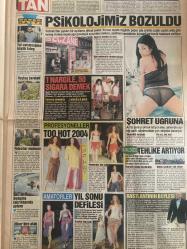 TAN GAZETESİ DOĞUM GÜNÜ HEDİYESİ - 21 - 23 HAZİRAN 2004 - TAM TAKIM 8 SAYFADIR -Tuğba Özay-Ayşe Abla-Saddam Hüseyin-Bilgin Şaşmaz-Muhammed Salih-Ebru-Perran-İrem-Banu Alkan-Zeynep Mansur-Asuman Krause-Marie-Birgül Bardet-John Howard-Paul McCartney-Linda McCartney-Roger Moore-Luisa Moore-Dr. Bilal-Nur Ertürk-Nazan Öncel-Coşkun Sabah-Esin Ülken-Şermin Sezginer-Doğan Ertan Kıyma bıçağıyla dehşet saçtı-Tuğba Özay’a iki yıl hapis-Saddam’dan sonra hayvanları da pes etti-Aşçı Ebru-Seks her şey değil-Bakmayın siz onların öyle küçük olduklarına-Orgazmın tüm sırları derginizde-Nazara geldi-İrem iş arıyor-Türk sinemasının Afroditi Banu Alkan-Efsane sürüyor-Toy erkek aranıyor-Gerçek bir aşk hikayesi-Sessiz çığlık dert açtı-Var mı benim gibisi-Psikolojimiz bozuldu-1 nargile 50 sigara demek-Profesyoneller Too Hot 2004-Amatörler yıl sonu defilesi-Kadınlar sekste daha azgın-Kalp dostu besinler-Erkeklerin dikkatine-Kumanda kimin elinde Erkekçe dergisi uzakdoğulu kadınların gizemli dünyasına girdi-Müsta