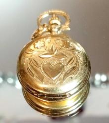 LOT.11 » PİLLİ SAATLİ ALTIN KAPLAMA KOLYE UCU