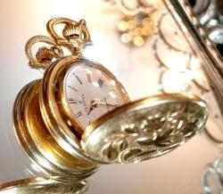 PİLLİ SAATLİ ALTIN KAPLAMA KOLYE UCU