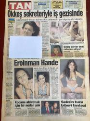 TAN GAZETESİ DOĞUM GÜNÜ HEDİYESİ - 26 MAYIS 1997 - TAM TAKIM 8 SAYFADIR -Rambo Ayhan-Anja-Tarık Akan-Zeyna-Hülya Avşar-Kaya Çilingiroğlu-Ökkeş Bey-Hande Ataizi-Sibel Barış-Nurani Lütfi-Cem Bey-Şakir-Muzaffer-Ümit Barut-Teslime Tablacı-Mike Tyson-Otto Bariç-Rıdvan Dilmen-Sonel-Talat Bulut-Bülent Kayabaş-Cem Davran-Bahattin Atak  Rambo Ayhan’ın hayatı kurtuldu-Rontçunun dalı kırıldı-Henüz siftahı yok-Zeyna gelin oldu-Karısı şişerse Hülya evlenir-Ökkeş sekreteriyle iş gezisinde-Eroinman Hande-Seksin tuzu biberi fantezi-Kocamı aldatmak için bir neden yok-Arkadaşının namusu katil yaptı-Zorla senet imzalattılar-Uzaylı olmak ister misiniz?-Her erkek kraldır-Elveda lig-Erkekleri korkutan kadınlar  Anja sevgilisinin dudağına yumuldu yüreği tutuştu-Bakan’dan Tarık’a suçlama-Eşemeler kıskanıyor-Süt beyaz-Hemşire Hande-Mafyavari kaçış-Cinler periler beni rahatsız ediyor-Deriyi kaçakçılar yaktı-Adaletten kaçılmaz-Çapkın ikizler iş başında-Talihsiz Sonel-Komiklerin üç ustası-Yaşanmış aşk hikayeleri-