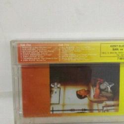 Kaset missing you an album of love. Orijinal. dönem Kağıt baskı   –Roxette It Must Have Been Love = Debió Ser Amor –Kim Appleby Don't Worry = No Te Precupes –Richard Marx Right Here Waiting = Esperando Aquí –Wilson Phillips Hold On = Aferrándose –Dusty Springfield In Private = En Privado –John Lennon Woman = Mujer –Crowded House Don't Dream It's Over = No Sueñes Se Acabó –John Waite Missing You = Extrañándote –MC Hammer Have You Seen Her = ¿La Has Visto? –Tina Turner I Don't Wanna Lose You = No Quiero Perderte –Marillion Kayleigh –Vixen (2) Crying = Llorando –Climie Fisher Love Changes (Everything) = El Amor Cambia (Todo) –Minnie Riperton Lovin' You = Amándote –Diana Ross Chain Reaction = Reacción En Cadena –Cliff Richard Miss You Nights = Extrañándote Esas Noches