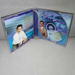 Cd Latif Doğan Küstüm Albümü. Orijinal. Dinlemeyi etkilemeyen çizikler var. Sorunsuz çalışıyor.