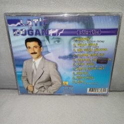 Cd Latif Doğan Küstüm Albümü. Orijinal. Dinlemeyi etkilemeyen çizikler var. Sorunsuz çalışıyor.