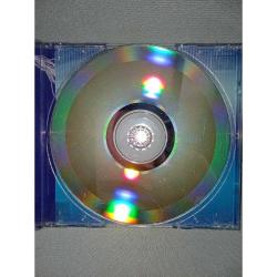 Cd Latif Doğan Küstüm Albümü. Orijinal. Dinlemeyi etkilemeyen çizikler var. Sorunsuz çalışıyor.