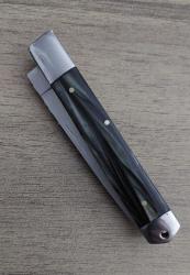Heng Rui Knife Factory, Klipsli Katlanır Manuel Cep Çakı/Bıçak. Kişisel Cep ve Doğada (Outdoor Kamping) Kullanıma Uygundur. Sedef Kaplamalı, Paslanmaz Çelik. Yüksek Sınıf İşçilik ve Sağlamlık İle Mükemmel Durumdadır. Dikkat!! Çok Keskindir. 1990'lar. (Kapalı Hali:10.3 cm/Açık Hali:19 cm)