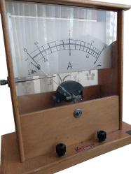 Vintage voltmeter 1961