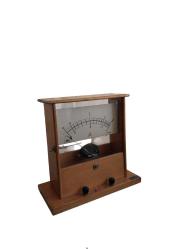 Vintage voltmeter 1961