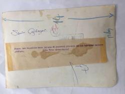 SEVİM ÇAĞLAYAN'IN ORİJİNAL BÜYÜK BOY FOTOĞRAFI - 24 x 18 cm EBADINDA - 6. KEZ BOŞANAN SEVİM ÇAĞLAYAN 25 YAŞINDAKİ GİTARİST SEVGİLİSİYLE ÖPÜŞÜRKEN ÇEKİLMİŞ ROMANTİK BİR KARE