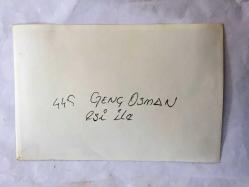 ŞARKICI GENÇ OSMAN YAVAŞ'IN ORİJİNAL FOTOĞRAFI - 18 x 12 cm EBADINDA - GENÇ OSMAN YAVAŞ EŞİYLE BİRLİKTEYKEN ÇEKİLMİŞ BİR KARE