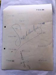 ŞARKICI GENÇ OSMAN YAVAŞ'IN ORİJİNAL FOTOĞRAFI - 24 x 12 cm EBADINDA - GENÇ OSMAN YAVAŞ, EVİNDE EŞİ ve KIZIYLA BİRLİKTEYKEN ÇEKİLMİŞ 18 FARKLI KARE TEK FOTOĞRAFTA, HER BİR KARE 3,5 x 2,5 cm EBADINDA MİNİ BOYDADIR