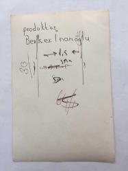 YEŞİLÇAM'IN ÜNLÜ YAPIMCISI BERKER İNANOĞLU'NUN ORİJİNAL FOTOĞRAFI - 18 x 12 cm EBADINDA - BERKER İNANOĞLU ÇALIŞMA MASASINDA POZ VERİRKEN ÇEKİLMİŞ BİR FOTOĞRAF